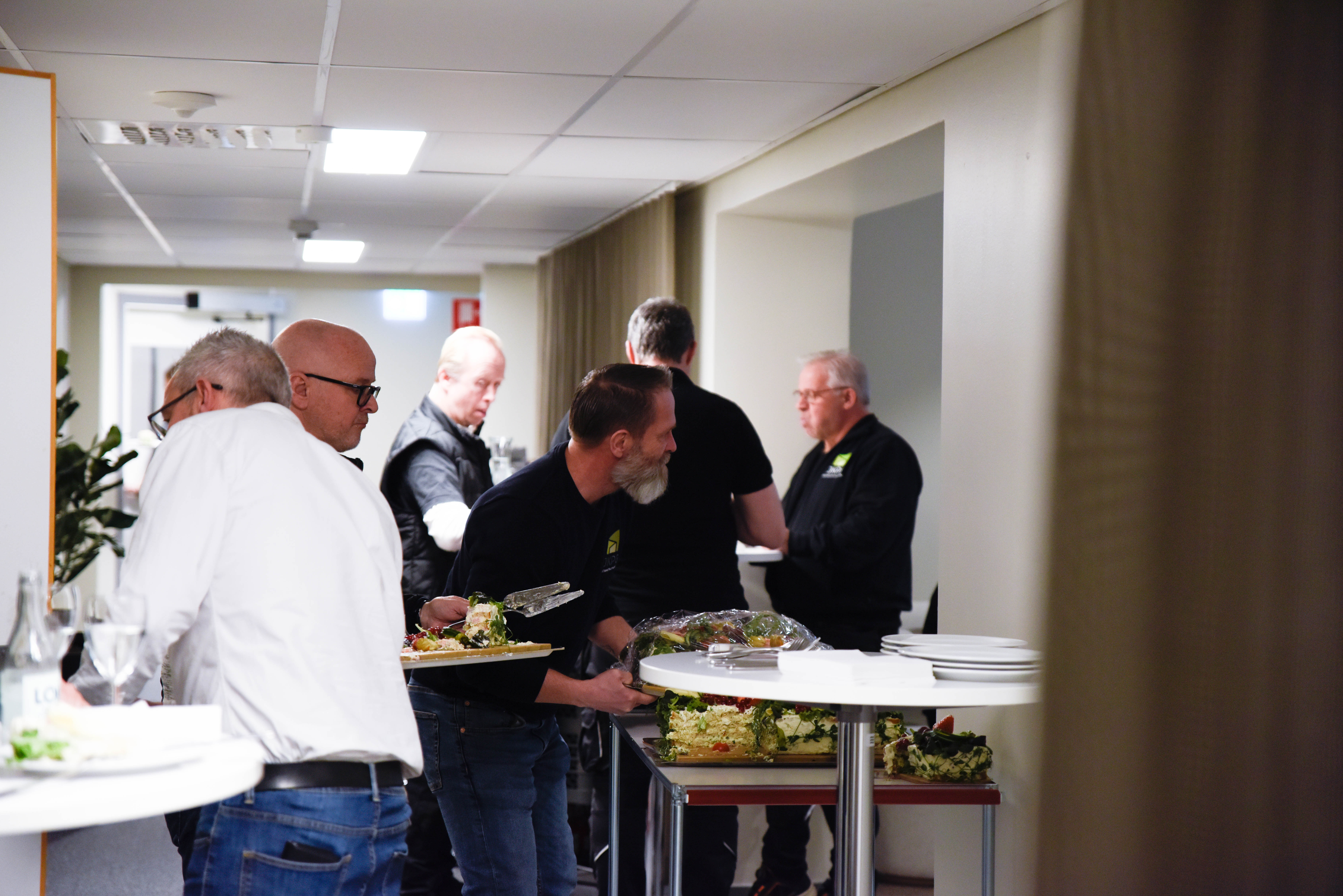 JKPG Fasts personal på invigningen i den nyrenoverade korridoren på plan 5.